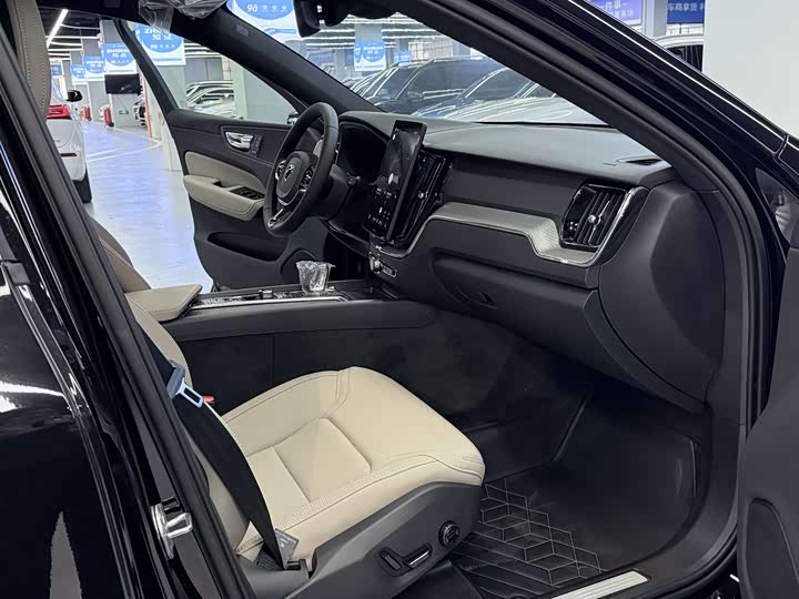 Фото 7 - Volvo XC60