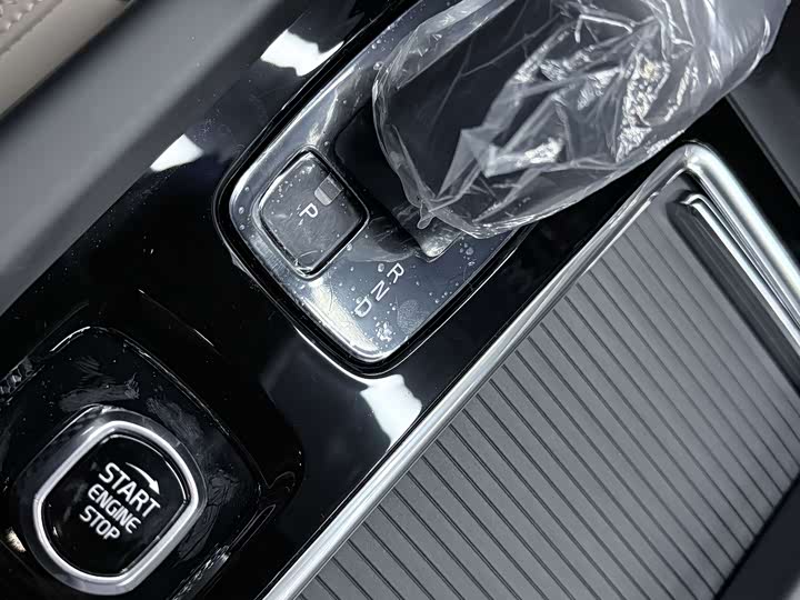 Фото 9 - Volvo XC60