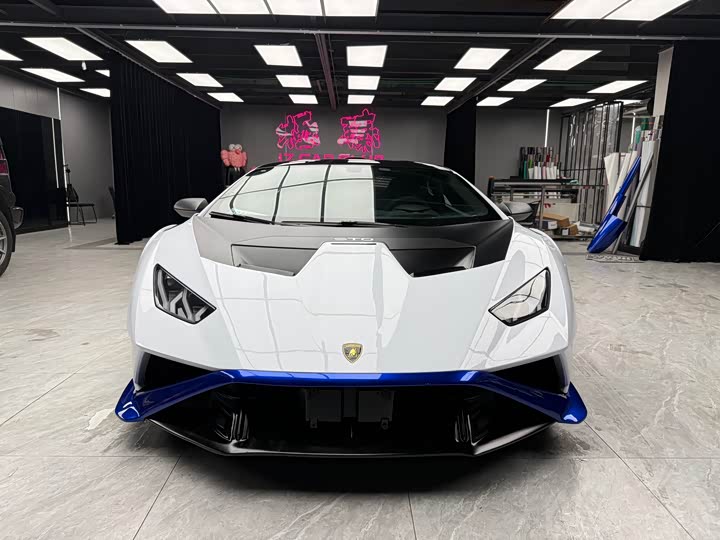 Фото 2 - Lamborghini Huracán