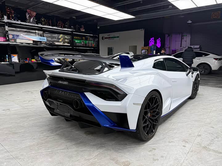 Фото 4 - Lamborghini Huracán