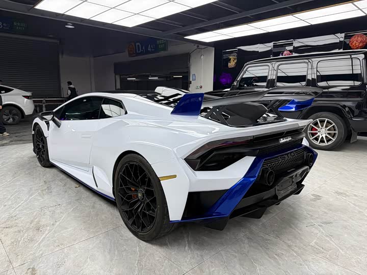 Фото 6 - Lamborghini Huracán