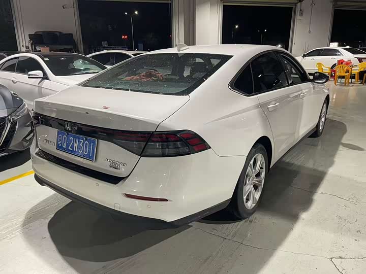 Фото 4 - Honda Accord