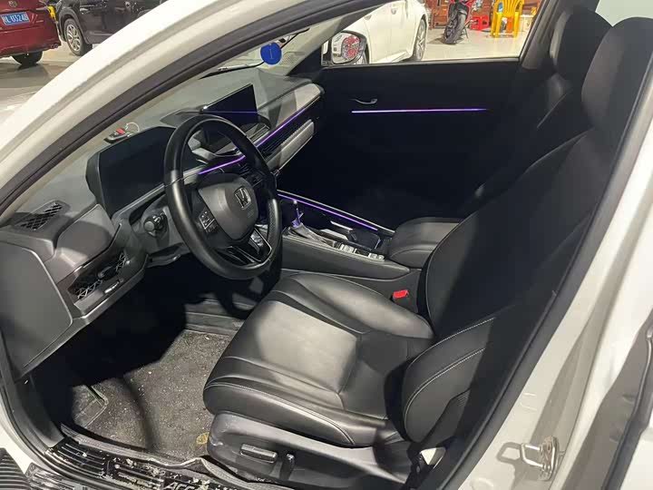 Фото 8 - Honda Accord