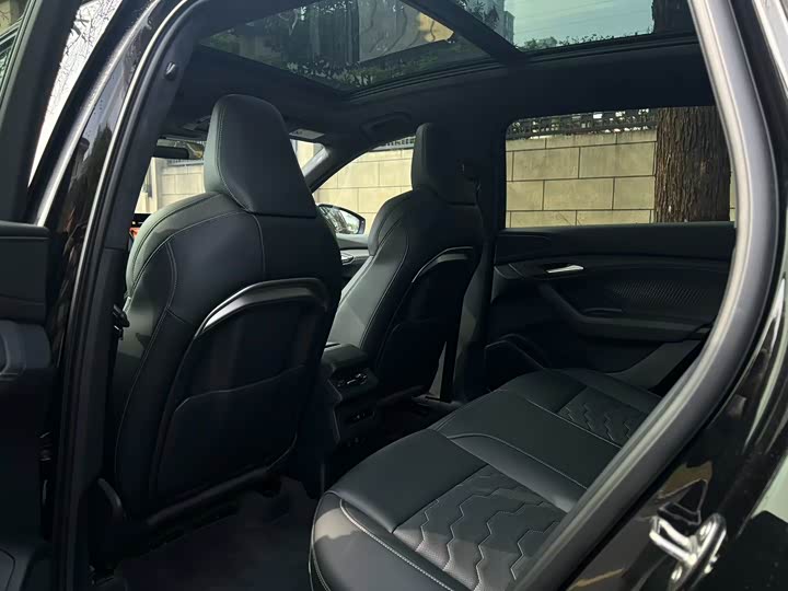 Фото 7 - Audi Q6L e-tron