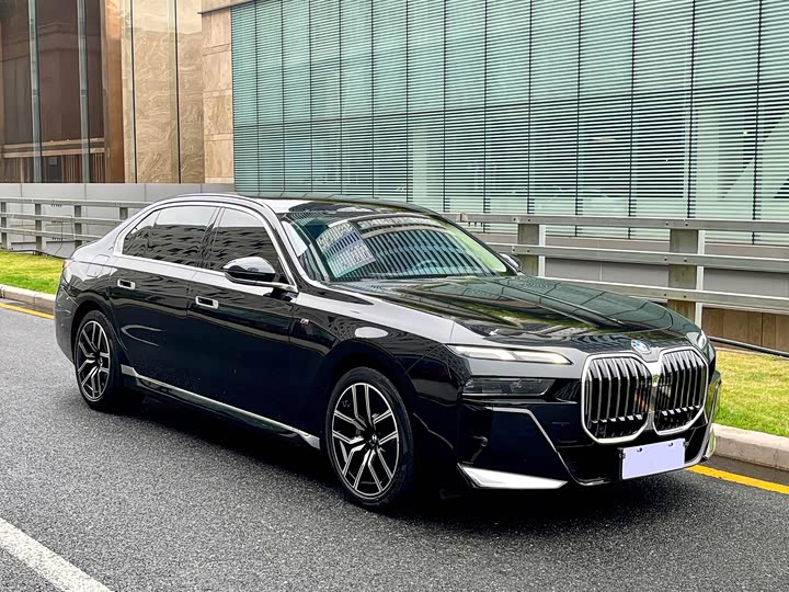 Фото 3 - BMW 7 Series