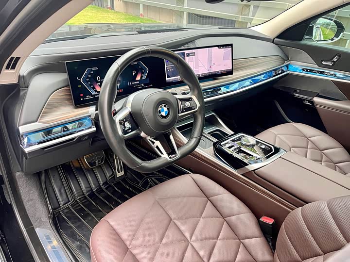 Фото 9 - BMW 7 Series