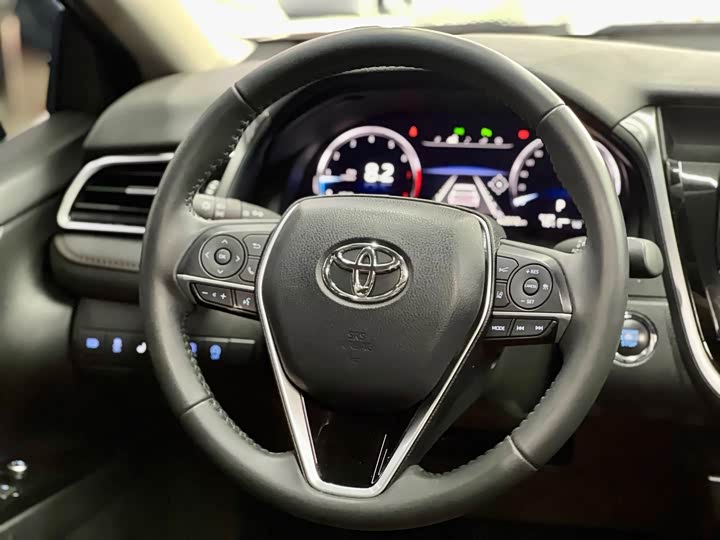 Фото 6 - Toyota Camry