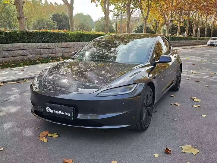 Фото 1 - Tesla Model 3