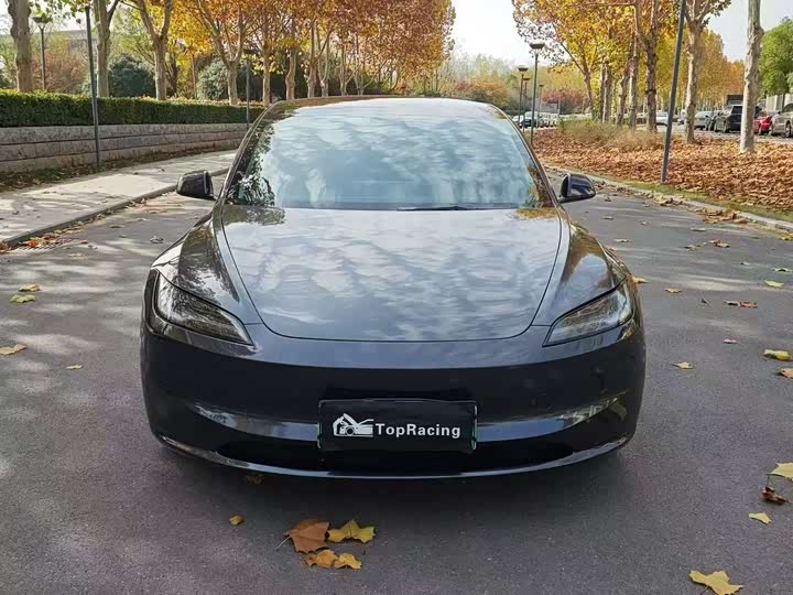 Фото 2 - Tesla Model 3