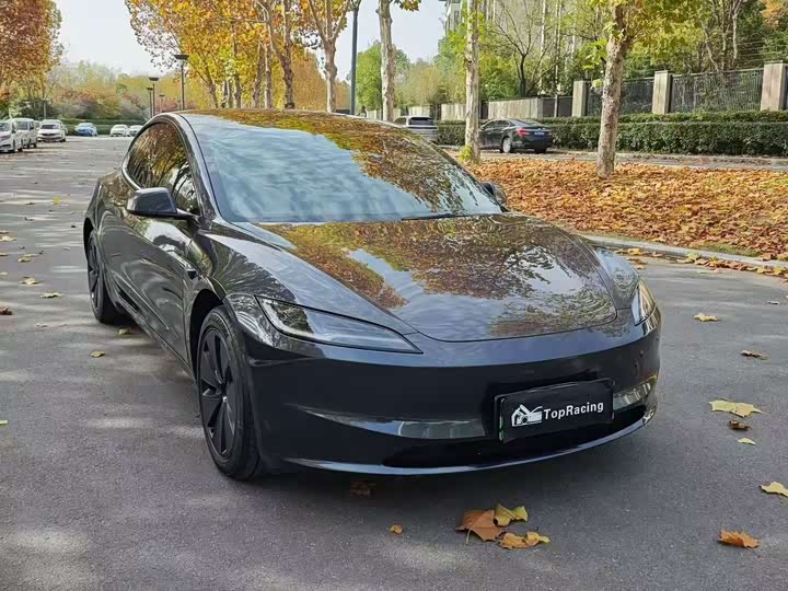 Фото 3 - Tesla Model 3