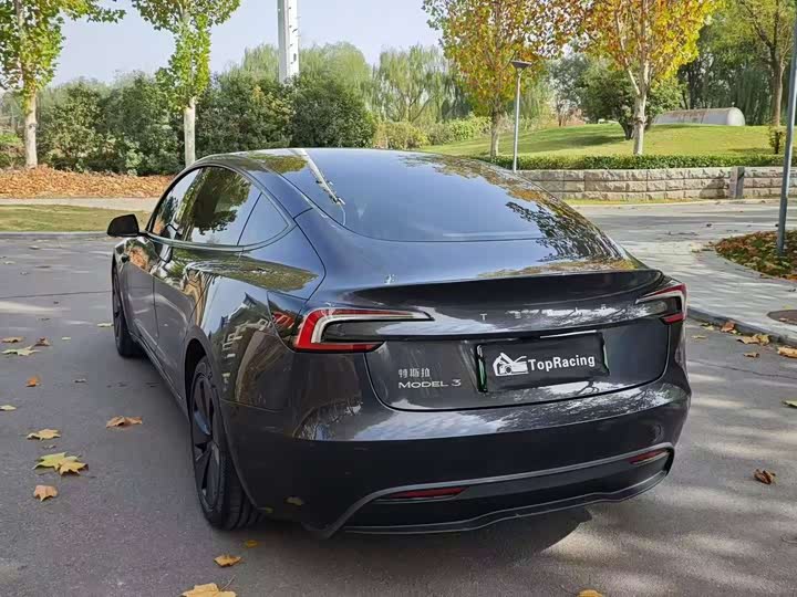 Фото 7 - Tesla Model 3