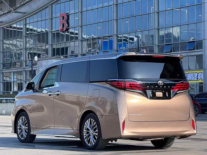 Фото 4 - Toyota Alphard