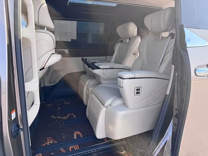 Фото 9 - Toyota Alphard