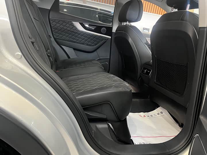 Photo 6 - Hongqi HS5