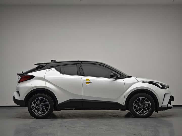 Фото 4 - Toyota C-HR