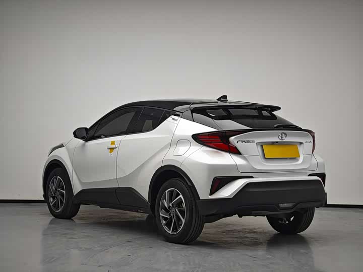 Фото 5 - Toyota C-HR