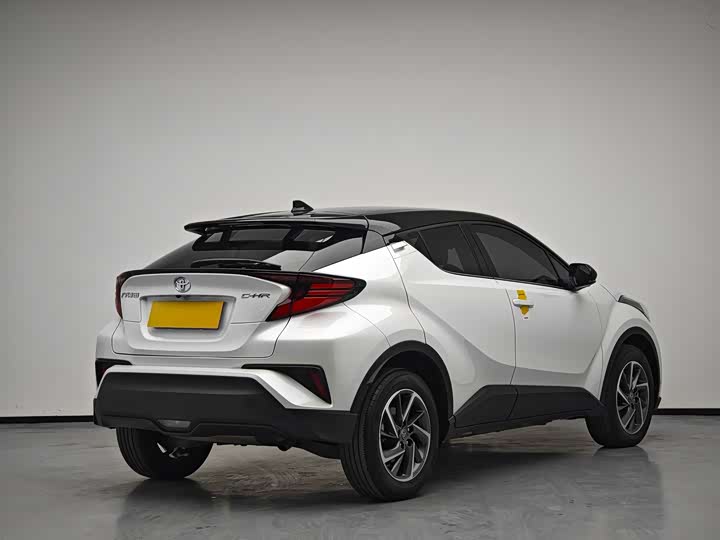 Фото 7 - Toyota C-HR