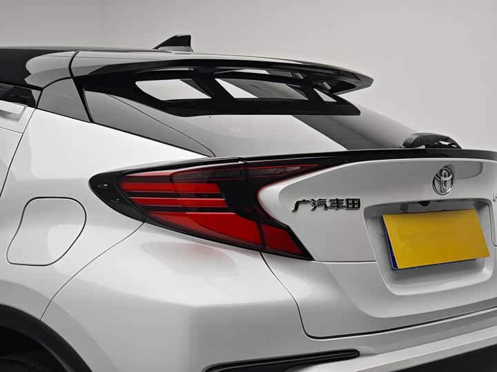 Фото 8 - Toyota C-HR