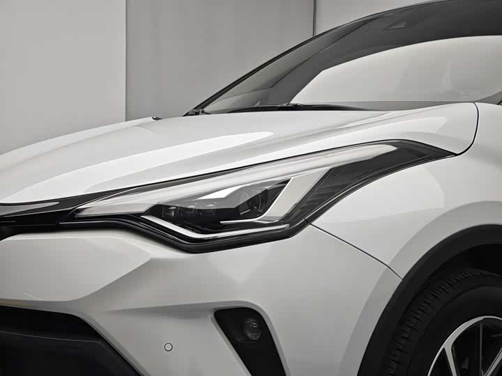 Фото 9 - Toyota C-HR
