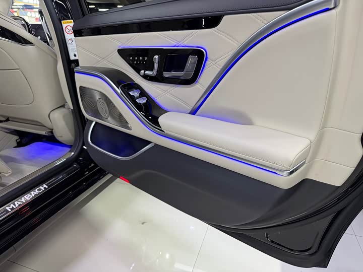 Photo 5 - Mercedes-Benz Maybach S-Class