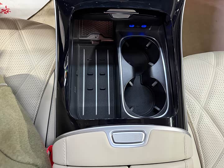 Photo 9 - Mercedes-Benz Maybach S-Class