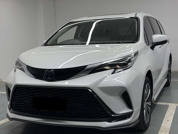 Photo 1 - Toyota Granvia