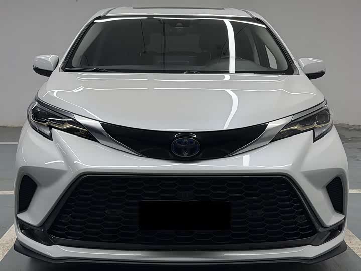 Photo 2 - Toyota Granvia