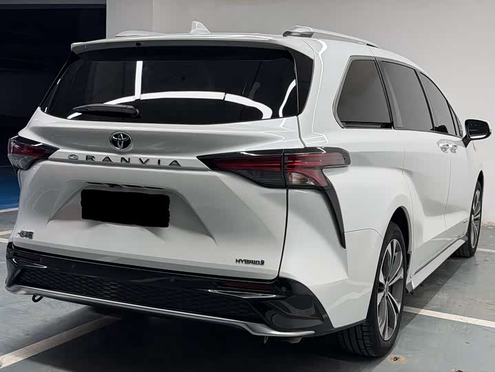 Photo 7 - Toyota Granvia