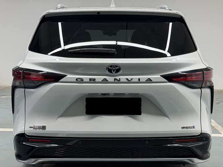 Photo 8 - Toyota Granvia