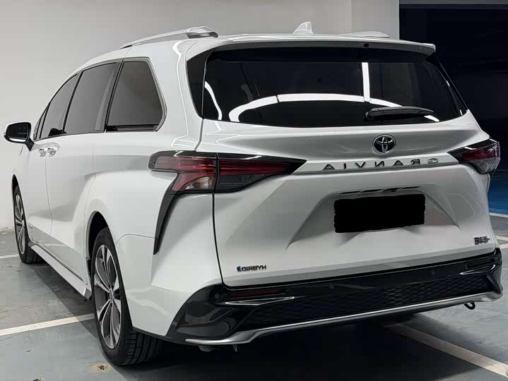 Photo 9 - Toyota Granvia