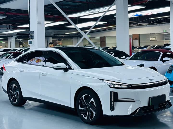 Фото 3 - Geely Galaxy L6