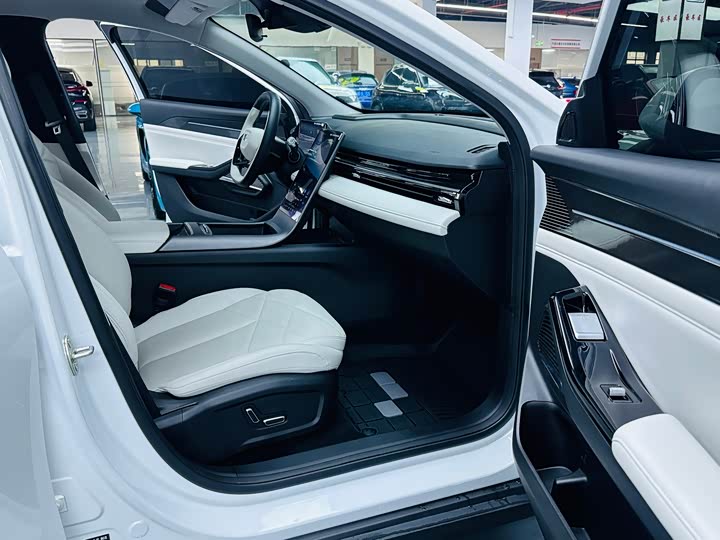 Фото 8 - Geely Galaxy L6