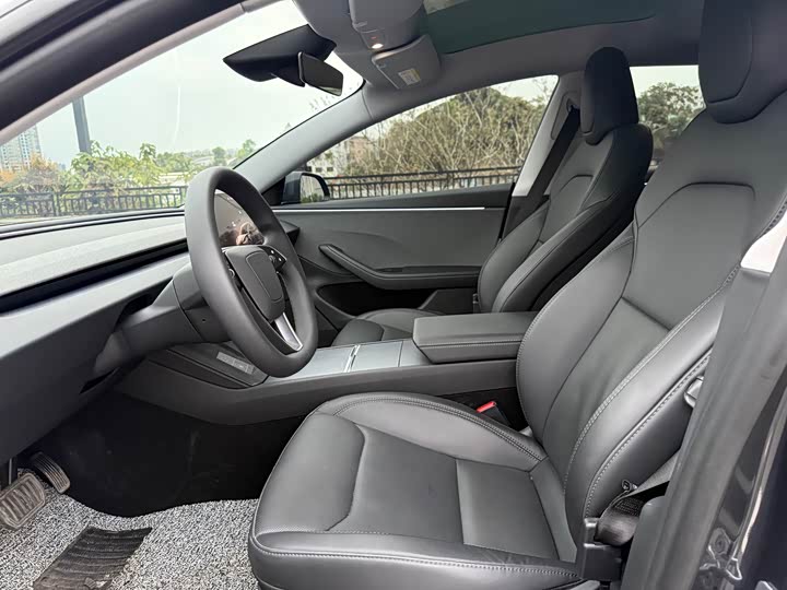 Photo 4 - Tesla Model 3