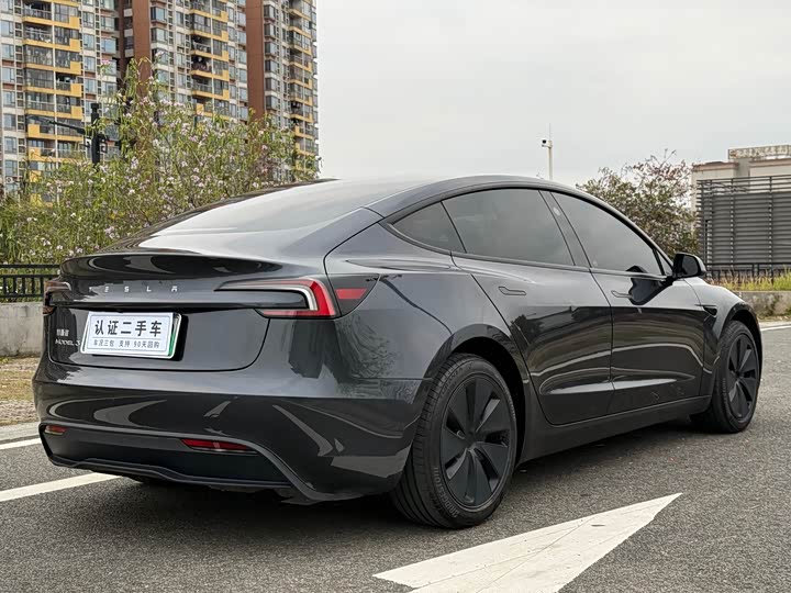 Photo 9 - Tesla Model 3