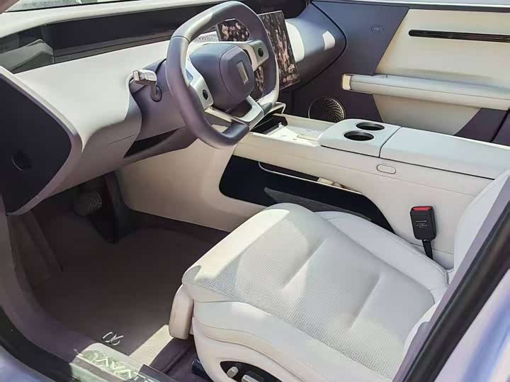 Фото 3 - Avatr 06