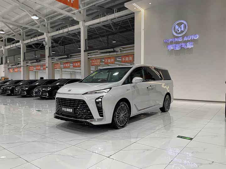 Photo 1 - Buick GL8 Hybrid