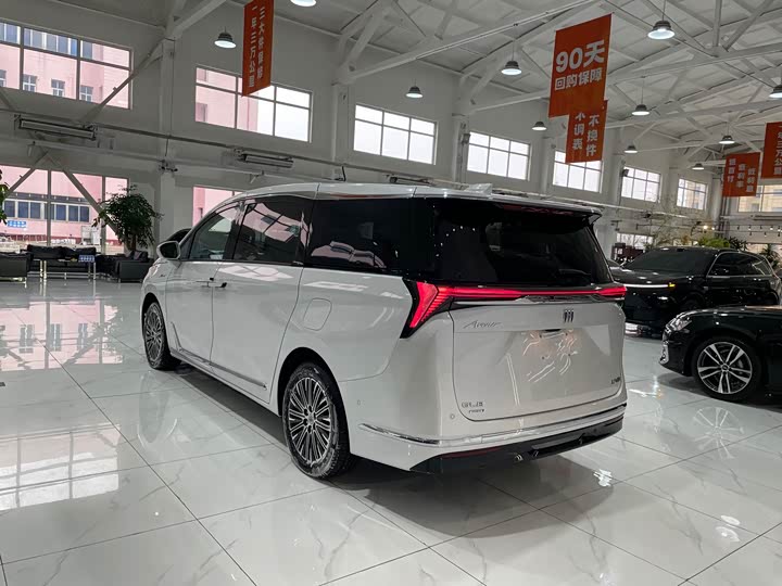 Photo 4 - Buick GL8 Hybrid