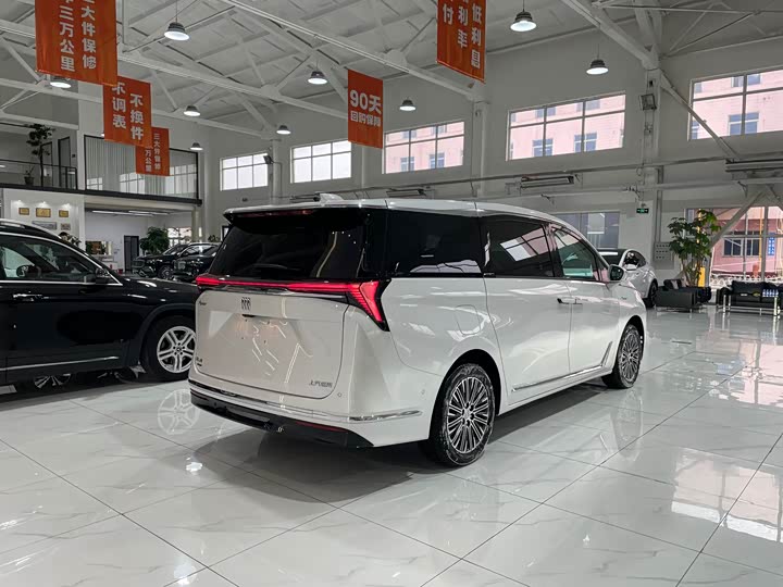 Photo 6 - Buick GL8 Hybrid