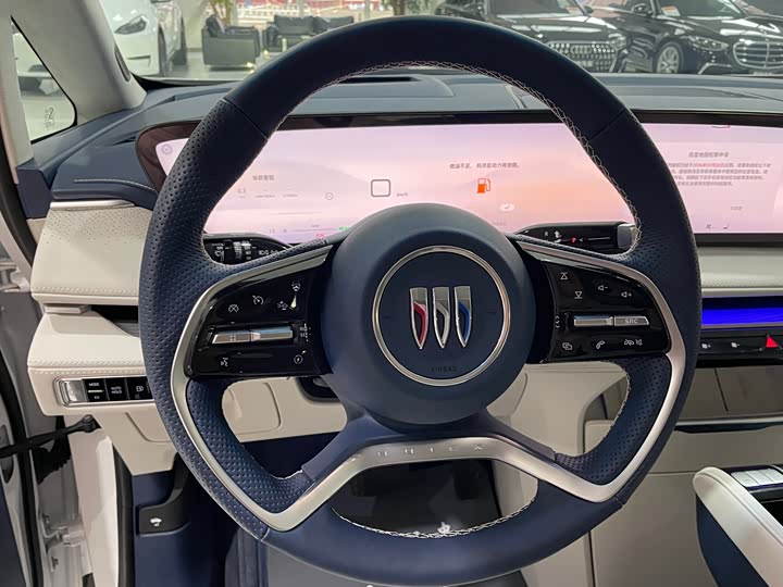 Photo 9 - Buick GL8 Hybrid