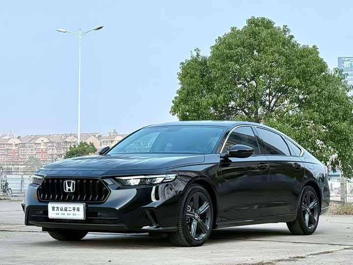 Фото 1 - Honda Inspire