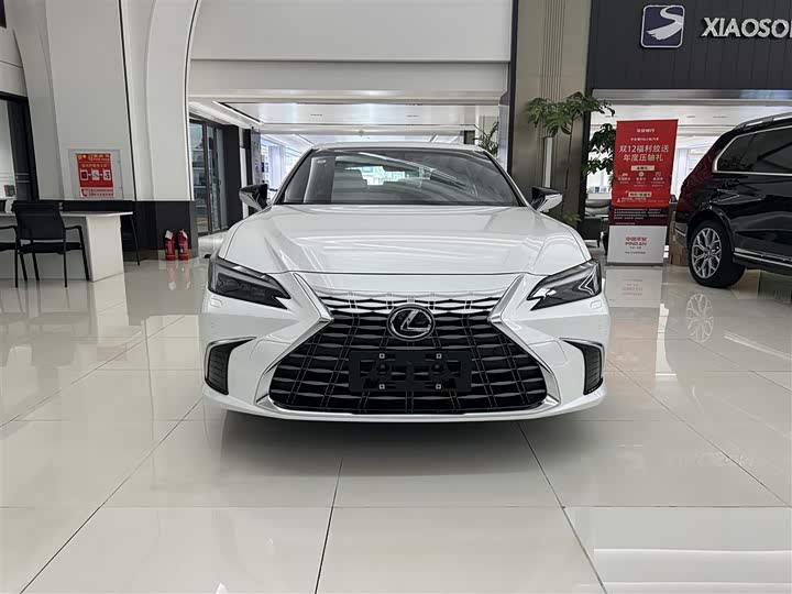 Фото 2 - Lexus ES