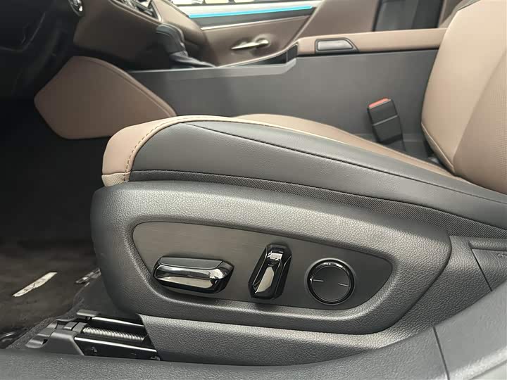 Фото 7 - Lexus ES