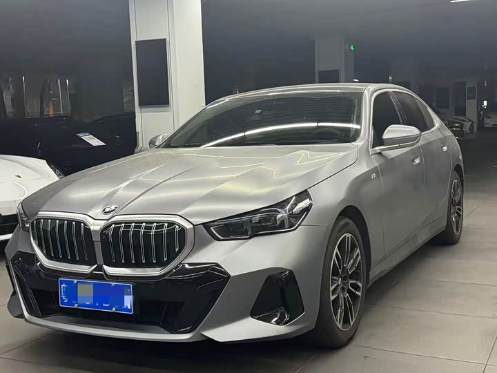 Photo 2 - BMW 5 Series