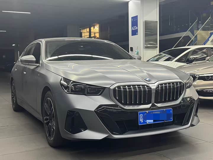 Photo 3 - BMW 5 Series