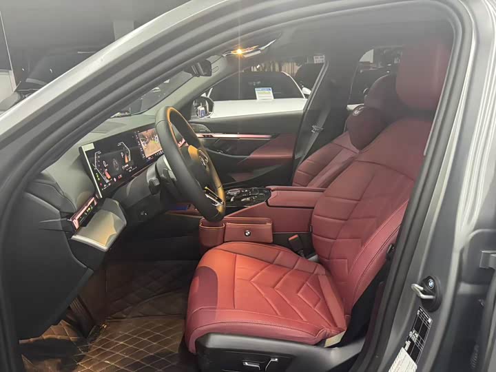 Photo 4 - BMW 5 Series