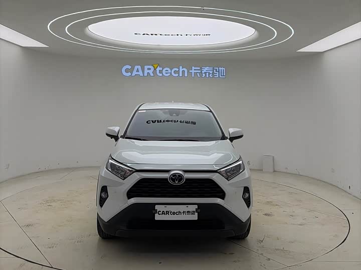 Фото 2 - Toyota RAV4