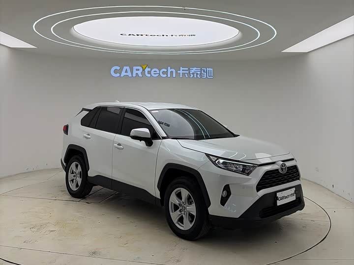 Фото 3 - Toyota RAV4