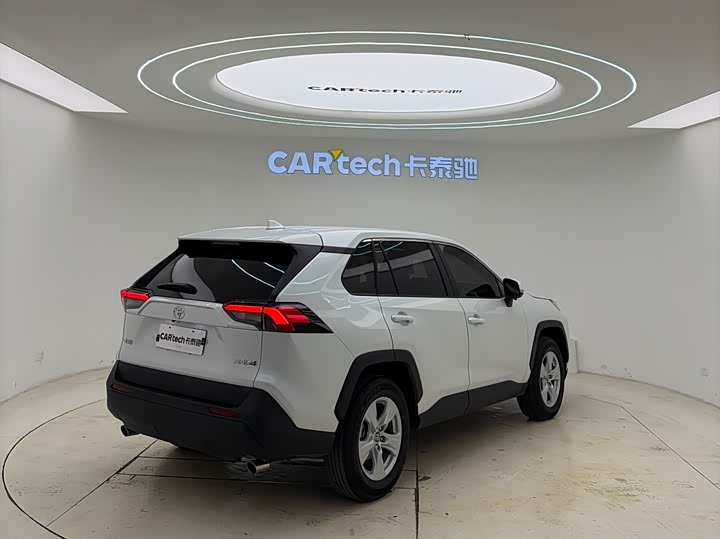 Фото 5 - Toyota RAV4