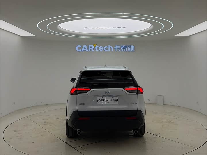 Фото 6 - Toyota RAV4