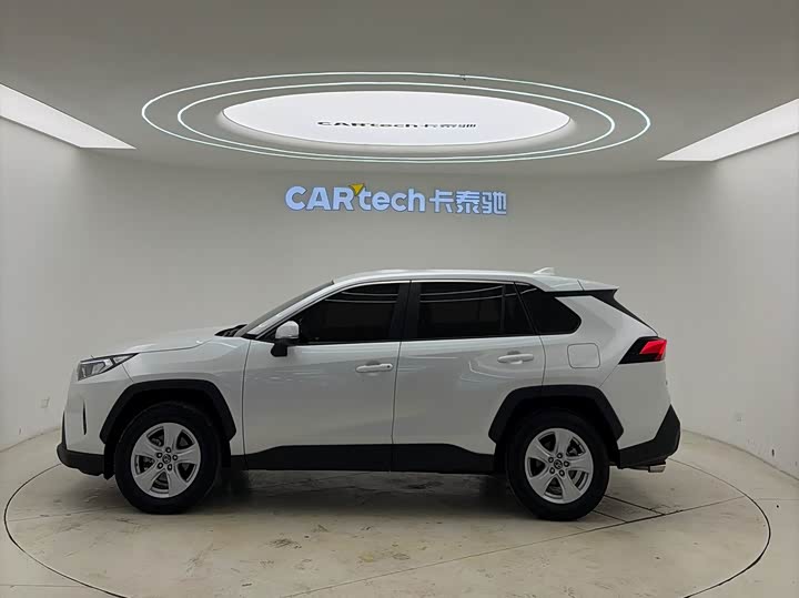 Фото 8 - Toyota RAV4